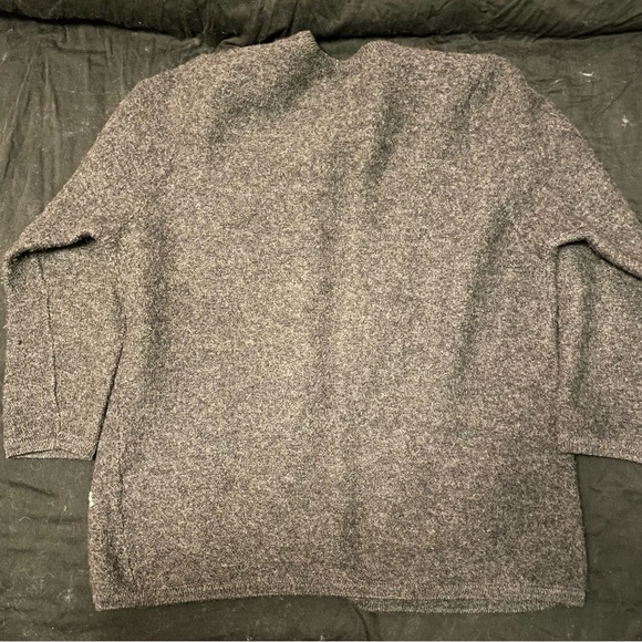 Graffiti 100% Wool Gray Sweater with Woven design on front - Picture 5 of 8